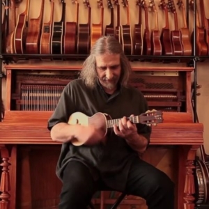 Júlio Pereira e o cavaquinho