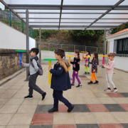 Educação para os Direitos Humanos Jogo de equilíbrio com crianças do 1º Ciclo, Sandim, Gaia