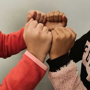 Percussão punhos com punhos